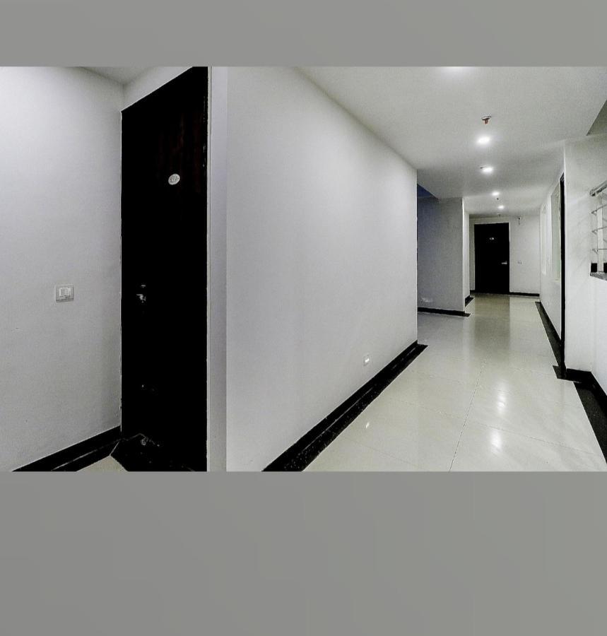 Hotel Almond Zirakpur Exteriör bild