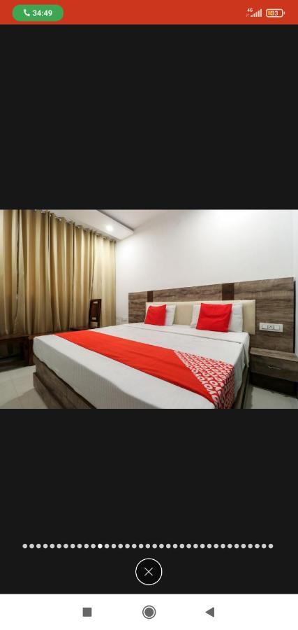 Hotel Almond Zirakpur Exteriör bild