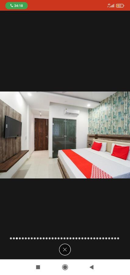 Hotel Almond Zirakpur Exteriör bild
